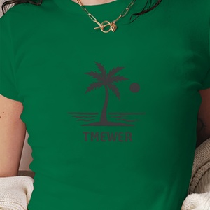 Camiseta corta de moda minimalista para mujer con tema de playa o tropical - Product Image 4