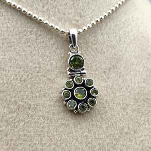 Colgante de Peridoto Natural en Racimo, Plata de Ley 925, Gema Verde, Piedra de Nacimiento de Agosto, Joyería Hecha a Mano, Regalo - Product Image 6