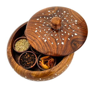 Boîte à épices artisanale en bois de manguier avec couvercle floral sculpté de manière complexe et mini-cuillère, boîte à masala ronde écologique pour la cuisine - Product Image 5