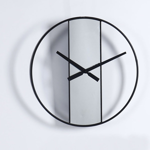 Les finitions modernes complètent les styles de meubles contemporains, les horloges murales en métal offrant une satisfaction esthétique durable. - Product Image 1