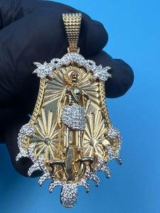 Colgante Hip Hop Religioso de San Lázaro con Moissanita, Plata 925, Bañado en Oro de 18K, Corte Brillante, Engaste de Garra, Temático para Hombre - Product Image 3