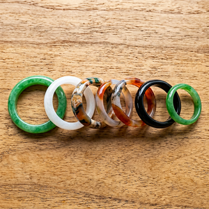 Bracelet de mariage élégant en résine brillante, fait main, de haute qualité, motif tourbillon, personnalisable, Artizon Studio - Product Image 1