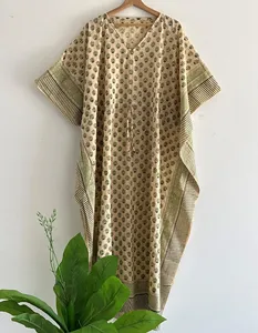 Vestido Kaftán de Algodón Sostenible con Estampado a Mano, Estilo Bohemio para Mujer, Color Beige Verde, Maxi Kaftán con Mangas Kimono y Corte Holgado - Product Image 1