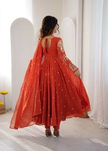 Ensemble Anarkali Salwar Kameez Brodé et Gaufré Orange avec Dupatta en Faux Georgette, Col en V, Longueur Ras du Sol, Séchage Rapide, pour Mariage Traditionnel - Product Image 2