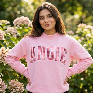 Sudadera Crema con Cuello Redondo para Mujer, con Estampado de Letras Rojas a Cuadros, Angie Print, Tailgate Gameday Merch - Product Image 4