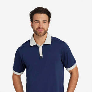 Chemise de golf élégante et tendance pour homme avec col contrastant, tricotée 100 % coton, motif uni, détail poche pour un look de parcours unique - Product Image 1