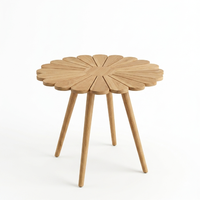Table d'appoint élégante et moderne avec accent floral, en teck massif, design Knock, parfaite pour le salon, améliore le charme de votre intérieur
