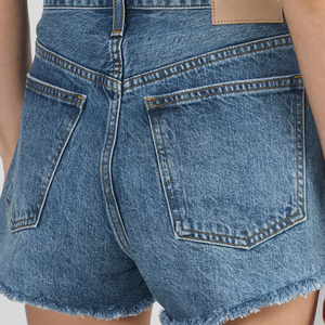 Shorts déchirés pour femmes avec design de haute qualité, personnalisation du logo possible / avec poches latérales et fermeture à boutons - Product Image 5