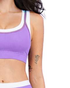 ชุดออกกำลังกายผู้หญิงแบบกำหนดเอง สีลาเวนเดอร์ขาวตัดกัน เสื้อชั้นในกีฬาและกางเกงขาบานเอวสูง ผ้าสเตรช สำหรับโยคะ ฟิตเนส ยิม  รับผลิตตามแบบ OEM ขายส่ง - Product Image 5