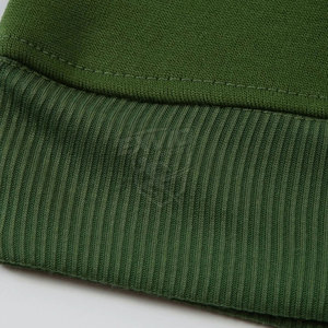 Ensemble de survêtement élégant pour homme, en tissu confortable et au look tendance, conçu pour un usage quotidien et un confort en extérieur. - Product Image 6