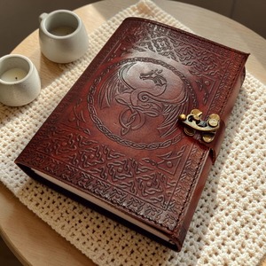 Diario de viaje de cuero genuino A6, mini diario de regalo hecho a mano con borde deshilachado, encuadernación térmica, cuaderno de bocetos con correa estilo antiguo, 100 hojas de papel de piedra - Product Image 4