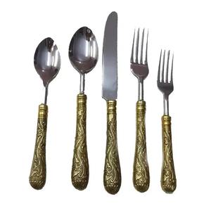 Elegante Juego de Cubiertos Metálicos Contemporáneos, Vajilla Decorativa para una Experiencia Gastronómica Moderna - Product Image 2