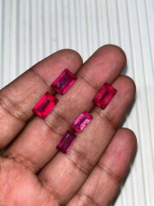 พลอยทับทิมธรรมชาติทรงบาแกตต์เจียระไน บรรจุในแก้ว ขนาดปรับเทียบได้ - Product Image 3