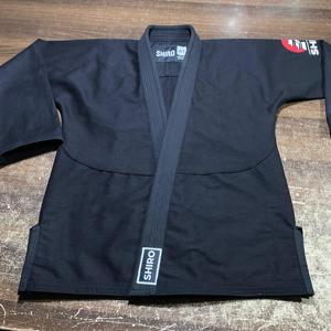 ชุดยูโดบราซิลเลี่ยนยิวยิตสู ขายส่ง จัดส่งเร็ว ผ้าฝ้าย 100% ชุดยูโด BJJ สำหรับผู้ชายและผู้หญิง น้ำหนักปานกลาง สีดำ - Product Image 1