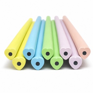 Ensemble de crayons en bois en forme de cœur pastel macaron avec mine noire et taille-crayon, logo OEM personnalisable - Product Image 1