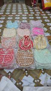 Sacs Potli en soie du Rajasthan, fabriqués à la main, de qualité supérieure, sacs à main ethniques pour mariages, pochettes assorties pour fêtes, sacs à main pour femmes et filles - Product Image 3