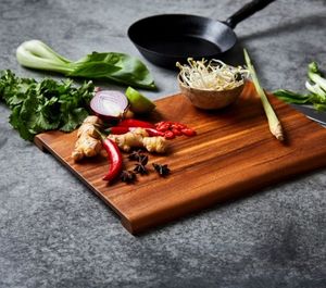 Planche à découper en bois naturel épaisse pour la cuisine, idéale pour la préparation quotidienne de viande, légumes, fruits, pain et fromage à la maison ou à l'hôtel - Product Image 1