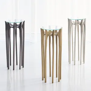 Table d'appoint ronde moderne avec pieds en métal doré et plateau en verre trempé, décoration d'intérieur, salon, style mid-century - Product Image 3