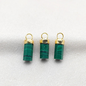 Breloques hexagonales en malachite, argent sterling plaqué or, forme cylindrique 12x5mm, pendentif fait main, breloques en malachite - Product Image 1