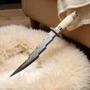 Cuchillo de Camping Multifuncional Hecho a Mano con Acero de Damasco, Mango de Plástico, Grado Industrial, Longitud Personalizable, Duradero y Ligero - Product Image 3