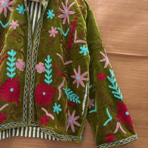 เสื้อแจ็คเก็ตซูซานีปักลายดอกไม้สีเขียววินเทจ แขนยาว คอตั้ง ทำมือ สไตล์โบฮีเมียน เสื้อคลุมฤดูหนาว - Product Image 4