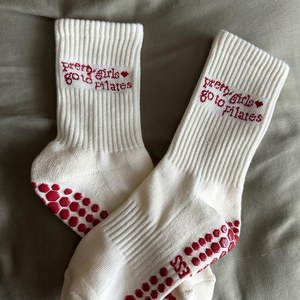 Custom Pretty Girls Go To Pilates Socks for Women Dual Direction Grip Yoga Pilates Socks Manufacturer Custom Text Logo Jacquard - Product Image 3