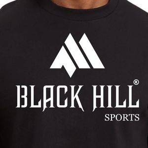 เสื้อยืดคอกลมแขนสั้นผู้ชายสีดำ โลโก้ Black Hill Sports เสื้อยืดลำลองสไตล์สตรีทแวร์ ทรงหลวมใส่สบาย เสื้อผ้าผู้ชายสำหรับใส่ทุกวัน - Product Image 3