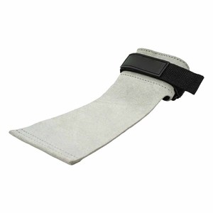 Nayab Industries - Agarraderas de Cuero Duraderas para Fitness con Cierre de Gancho y Bucle, Protección Avanzada para Dominadas, Levantamiento de Pesas y Gimnasio - Product Image 3