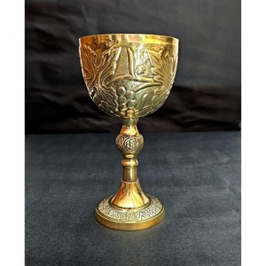 Gobelet en laiton personnalisable en gros, design vintage en relief, coupe à vin ronde pour usage décoratif de mariage - Product Image 2