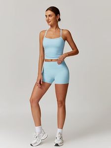 Conjunto Deportivo de Dos Piezas Azul Claro sin Costuras, Transpirable y Ecológico, Shorts de Cintura Alta y Top Deportivo de Spandex y Nailon 220g para Yoga y Gimnasio - Product Image 3