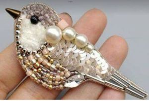 Broche de luxe brodée à la main et perlée, élégante et remarquable, pour robes et sacs - Product Image 2