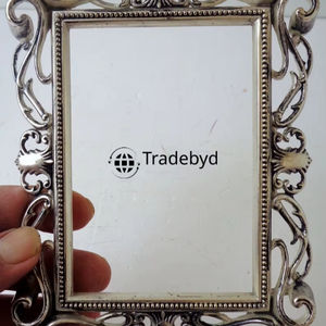 Cadre photo décoratif en métal, accent de table élégant par Tradebyd - Product Image 2