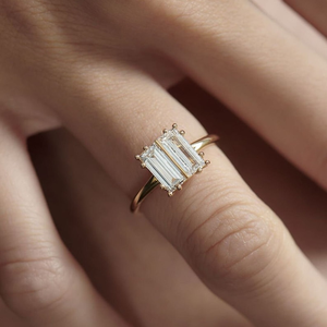 Anillo de compromiso de oro amarillo con dos piedras de circonita cúbica blanca talla baguette, anillo de aniversario para ella, anillo solitario Toi Et Moi de oro macizo de 10K - Product Image 2
