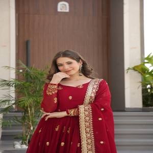 VASTRA COTTAGE Elegantes Vichitra-Seidenkleid mit Designer-V-Ausschnitt, langen Ärmeln, weit ausgestelltem Rock und passendem Pailletten-Zari-Dupatta - Product Image 5