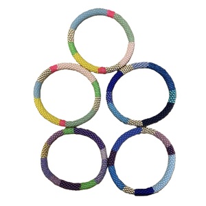 Bracelet brodé de perles de rocaille de créateur, style moderne chic, multicolore, fait main, artisanal - Product Image 1