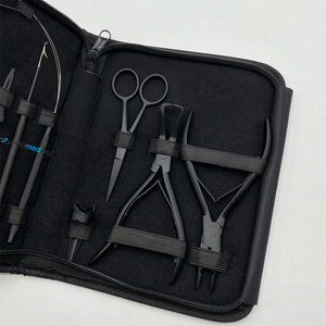 Kit d'outils professionnels et durables pour extensions de cheveux, avec logo personnalisé, en acier inoxydable noir mat, comprenant des pinces à maillons et des pinces à ouvrir. - Product Image 3