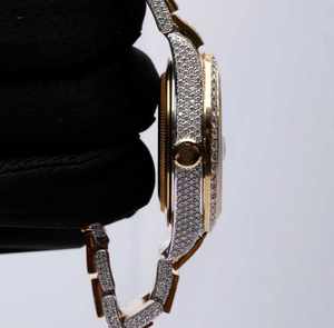 Reloj con Incrustaciones de Diamantes en Oro Rosa para Mujer |   Esfera Romana con Bisel de Diamantes |   Reloj de Lujo Glamuroso |   Regalo de aniversario para esposa - Product Image 6