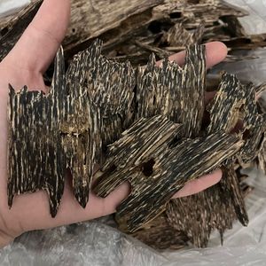 Incienso de Oud Natural Añejo de Alta Calidad 3A+, en Virutas Aromáticas para el Hogar, Bakhoor Aromático de Madera de Oud Árabe para Difusor - Product Image 1