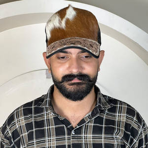 Nuevo Diseño de Gorra Trucker de Cuero Vacuno con Diseño Floral Hecho a Mano, Visera Curva con Parche de Cuero Vacuno, Sombrero Vaquero Occidental para Hombre y Mujer - Product Image 4