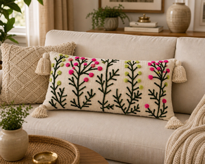 Coussin lombaire brodé à la main en coton tufté motif fleurs sauvages, coussin d'appoint long bohème floral botanique pour canapé - Product Image 4