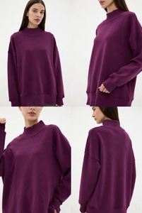 เสื้อสเวตเชิ้ตคอเต่าสีฟ้าสดใสทรงโอเวอร์ไซส์ ดีไซน์ทันสมัย เนื้อผ้านุ่มลื่น พร้อมการตัดเย็บที่ลงตัวอย่างสวยงาม - Product Image 4