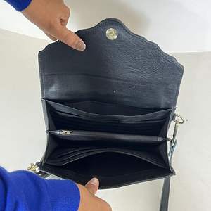 Sac bandoulière mini en cuir de vachette fait main, style vintage, motif crâne et floral, pochette de créateur pour femme – Collection Mars 2026 - Product Image 6