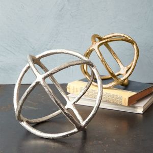 Objetos decorativos de metal inspirados en el diseño, esculturas hechas para una presentación interior elegante. - Product Image 5