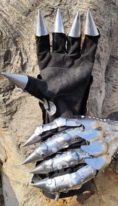 Guantes de Armadura de Acero Inoxidable Plateados, Diseño Gótico Medieval, Artesanía Metálica Soldada a Medida - Product Image 6