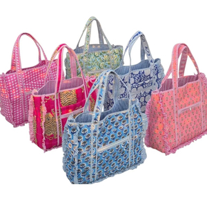 Bolsa de Mano Acolchada de Algodón Hecha a Mano, con Estampado Floral, Reversible, Personalizada, Grande, con Volantes - Product Image 6