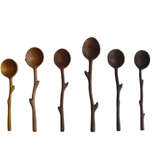 Cuillère en bois artisanale décorative, écologique, personnalisée, rustique, pour la cuisine - Product Image 1