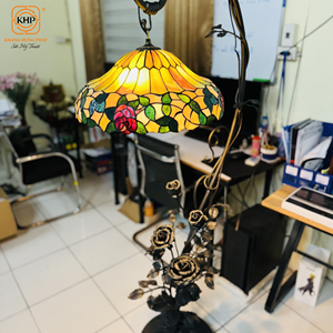 Lampe sur pied en fer forgé de luxe KHP, fabriquée au Vietnam, haute qualité, durable, belle, écologique, pour salon ou chambre. - Product Image 3