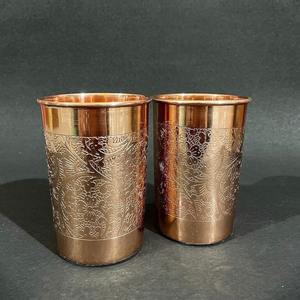 Pichet en cuivre gravé classique, idéal pour les cadeaux d'anniversaire et les offres de remerciement haut de gamme, fabriqué à la main en Inde - Product Image 3