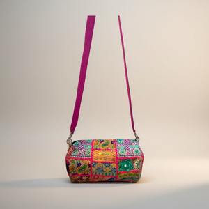 Bolso de Hombro Plegable Étnico Hecho a Mano con Cierre de Cremallera y Bordado - Product Image 3