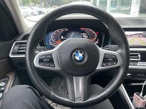 Auto Usate |   BMW Serie 3. Auto Usata a Benzina 320 con Pacchetto Sport, Best Seller, Molto Richiesta - Product Image 4